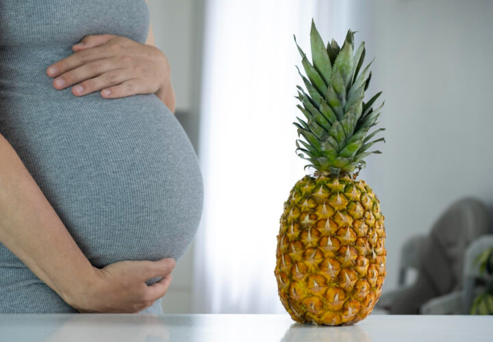 Kobieta w ciąży i ananas - owoce w ciąży - pora-na-zdrowie.pl